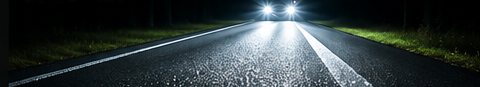 Marcaj rutier noaptea cu microbile reflectorizante GB-1423, lumina farurilor este returnată către șofer